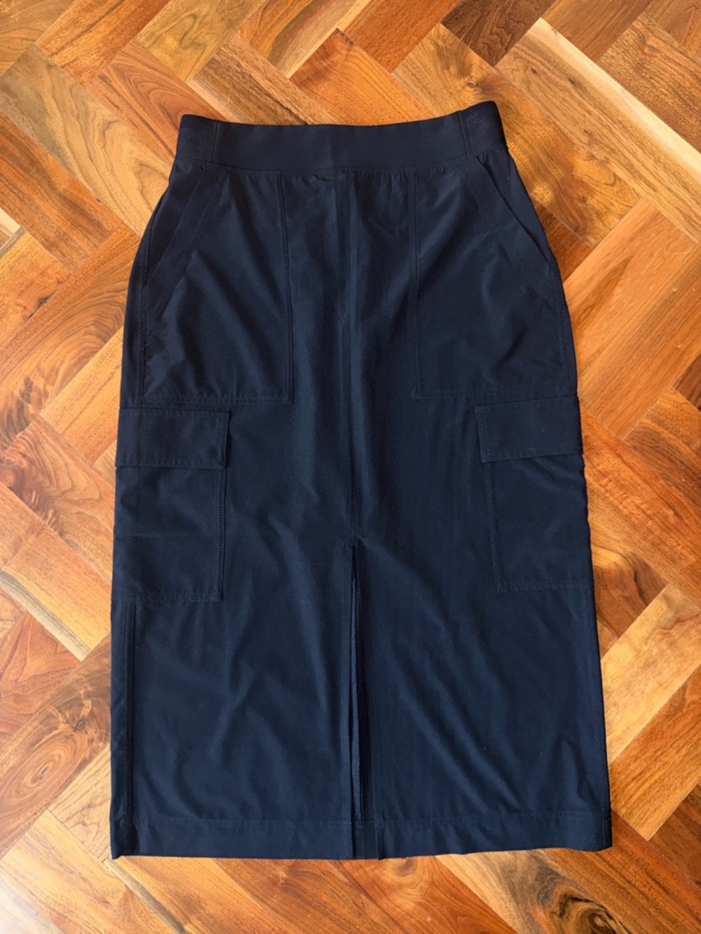 Athleta Brooklyn Heights Cargo Midi Skirt Black
Size 4